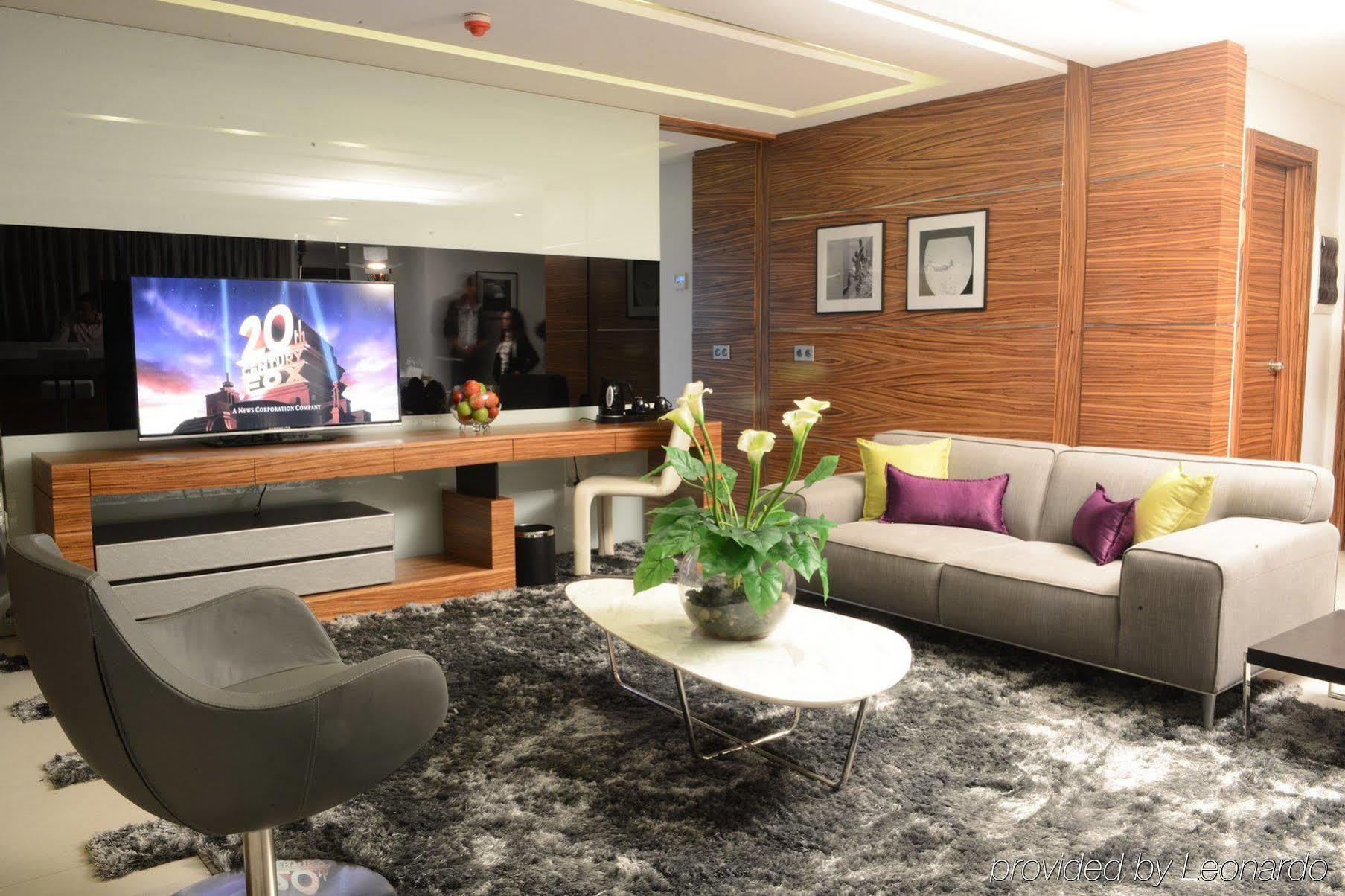 Warwick Stone 55 Hotel Beirut Exterior foto