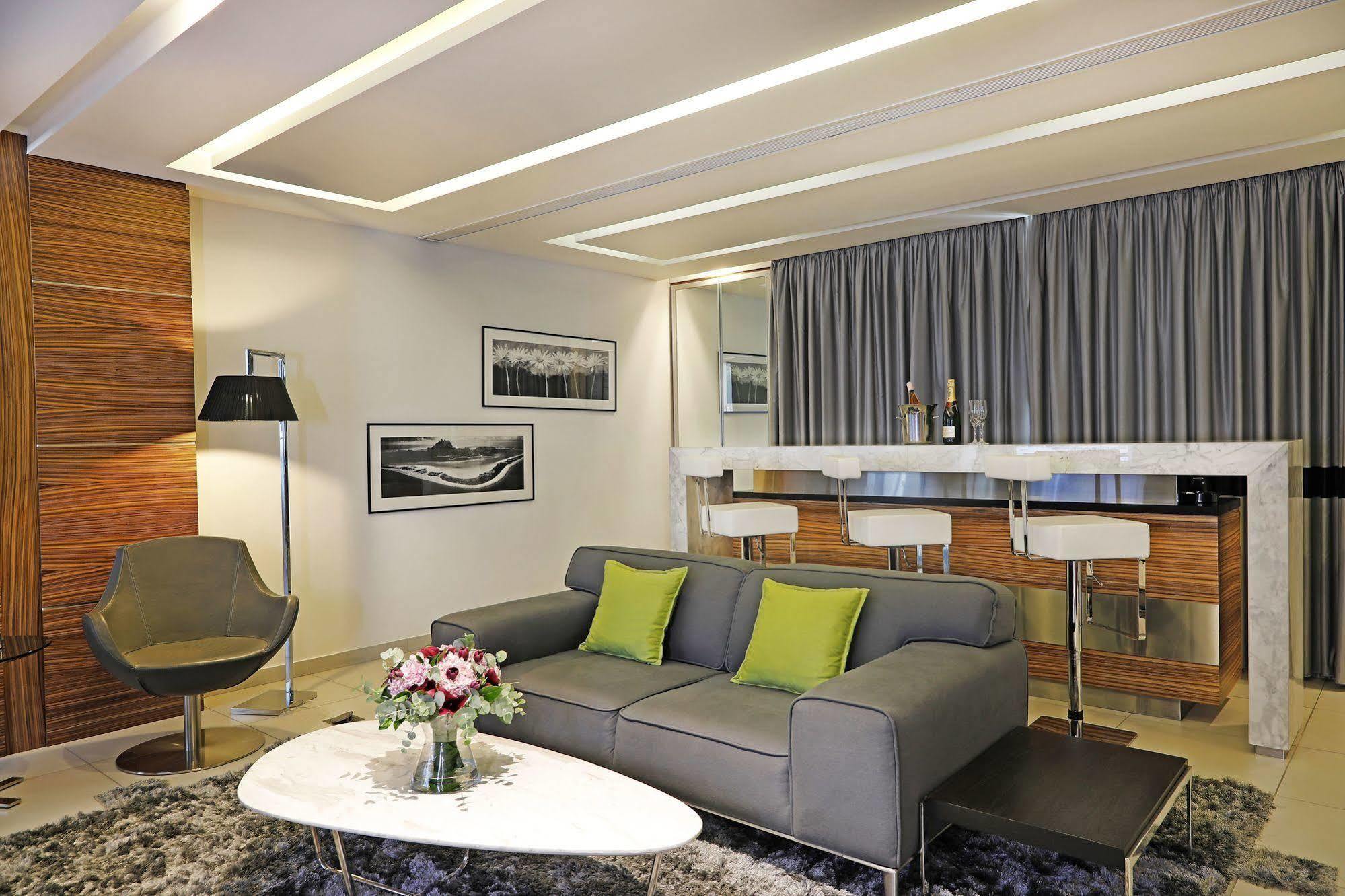 Warwick Stone 55 Hotel Beirut Exterior foto